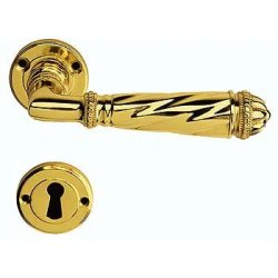 D�rgreb incl. rosetter &amp; n�gleskilte<br>gamle d�re uden 40 mm huller i d�rpladen